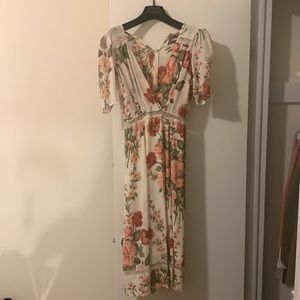 Floral Alina reformation dress in like new condition. Size small/4.
